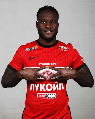 https://www.sports.ru/victor-moses/