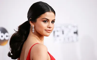 Selena Gomez's Dating History: From Justin Bieber to The Chainsmokers' Drew  Taggart