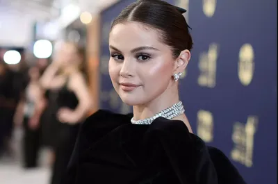 Selena Gomez Explains Why She Has Stayed Off Social Media for Years | SELF