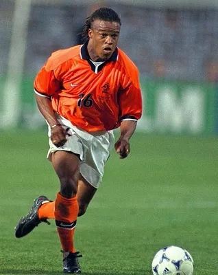 Datei:Edgar Davids (Juventus F.C., no. 26) clashing with Gennaro Gattuso  (A.C. Milan) - 20030528.jpg – Wikipedia