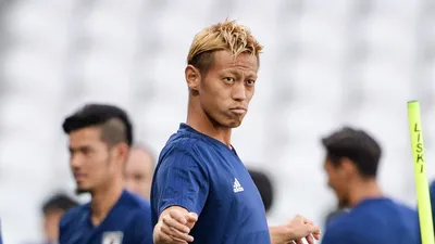 32-летний Хонда возглавил сборную и продолжит играть за клуб. Это вообще  как?