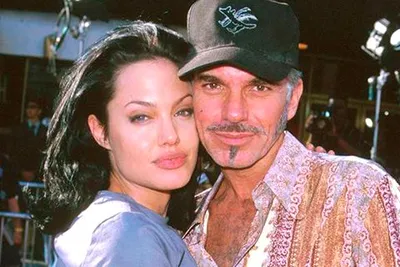Минутка ретро: как и почему Анджелина Джоли подарила Билли Бобу Торнтону  место на кладбище