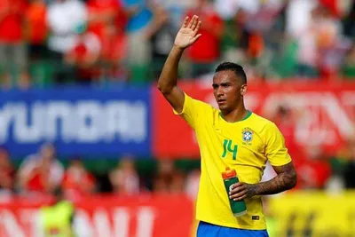 Данило травмировался в матче за сборную Бразилии - Футбол 24