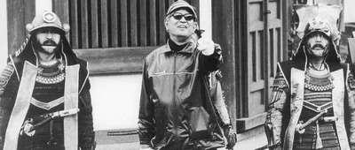 Телохранитель - это фильм Джидай Геки 1961 года, режиссер Акира Куросава ,  основанный на романе Дашиэлла Хаммета - Красный урожай . В главных ролях:  Тоширо Мифуне, Тацуя Накадай, Йоко Цукаса, Исузу Ямада,