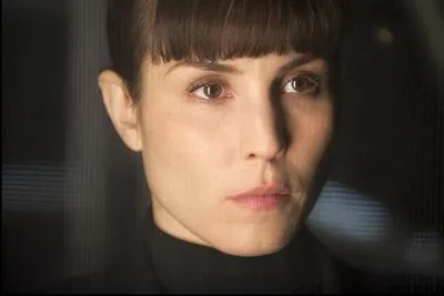 More Noomi Rapace as Elizabeth Shaw: here in close-up, looking mysterious.  Love the way the suit goes into the … | Noomi rapace, Alien covenant movie,  Movie sequels