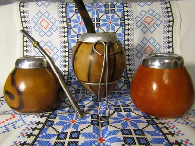 Калебас из тыквы-горлянки - традиционный сосуд для заваривания и питья  парагвайского чая