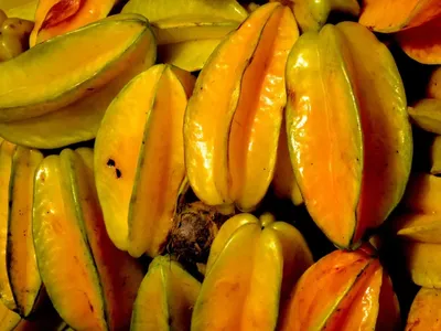 карамболо аверхоа-звезда фрукт или карамбола фотография на деревянном фоне  Стоковое Фото - изображение насчитывающей природа, форма: 231417028