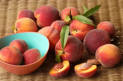 4 свойства персика: чем фрукт полезен для нашей кожи? | ЗДОРОВЬЕ | АиФ Урал