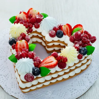 Торт Юбилейный с ягодой из каталога Свежие торты