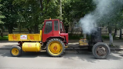 File:Tractor T-16 2009 G2.jpg - Wikimedia Commons