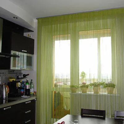 Нитяные шторы в интерьере кухни - 67 фото