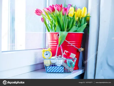 Обои цветы, дом, комната, букет, окно, тюльпаны, ваза картинки на рабочий  стол, раздел цветы - скачать