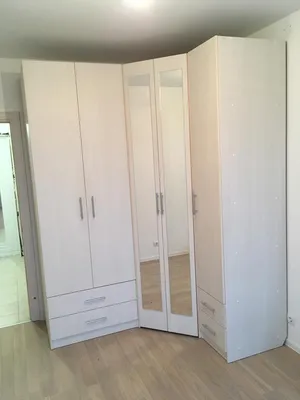Угловой шкаф Млечный Дуб с распашными дверьми и зеркалами Landl.