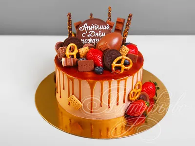 Торт с конфетами печеньем и ягодами 29023720 стоимостью 4 500 рублей - торты  на заказ ПРЕМИУМ-класса от КП «Алтуфьево»