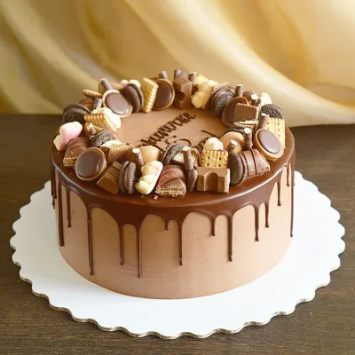 Торт украшенный шоколадками - 62 photo