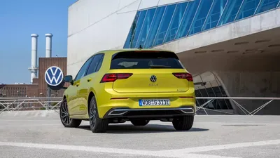 Илон Маск ошибается? Бензиновый Volkswagen Golf подорожал в Европе  наполовину за последние годы