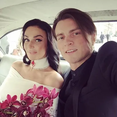 С голой попой все сидеть будут»: Алена Водонаева высмеяла свадьбу бывшего  мужа