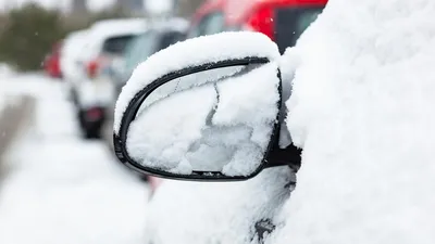 По какой причине лучше не покупать новую машину зимой?