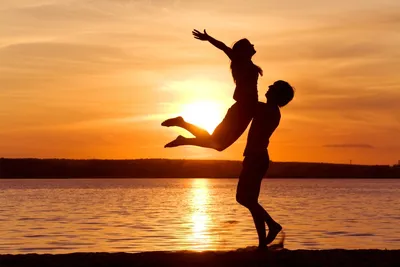 Пара влюбленных в закате силуэт 5, Стоковое видео - Envato Elements