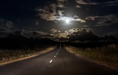 Обои дорога, ночь, луна картинки на рабочий стол, раздел природа - скачать