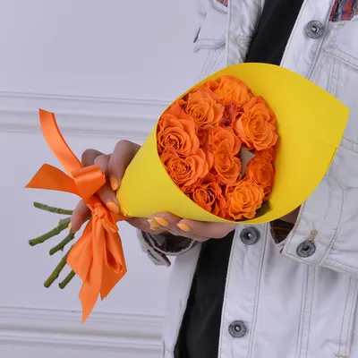 Букет 25 красно-зелёных роз в цвет Гуччи (Gucci Roses) купить с доставкой в  СПб