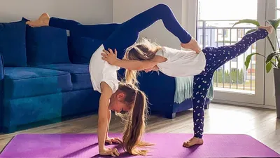 Йога ЧеЛЛендж 3 / Йога на двоих / Парная йога челлендж | BabyZHUK |  Кристина и Полина - YouTube