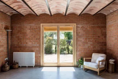 Кирпичные дома в Испании: современный дизайн кладки интерьера и экстерьера  дома - Decor Design