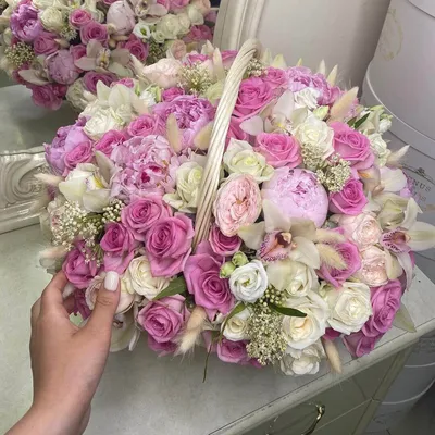 Цветочный микс \"С днем рождения!\" в корзине - 101 шт | Бесплатная доставка  цветов по Москве