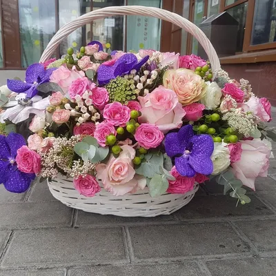 Красивые цветы в корзине - 71 фото