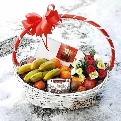 Корзина с фруктами и цветами, Flowers \u0026 Gifts Shymkent, buy at a price of  6367 RUB, Fruit Bouquets on Flow service with delivery | Flowwow
