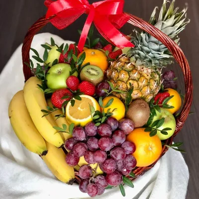 Корзина с фруктами Тай, Цветы и подарки в Челябинске, купить по цене 4700  руб, Букеты из фруктов в ОмНом с доставкой | Flowwow