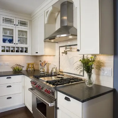 Большой выбор кухонных вытяжек различной по стоимости, функциональности и  дизайну.