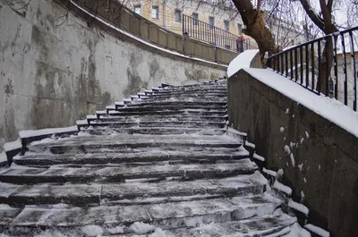 Ступени из камня для лестниц на улице - цена в Москве