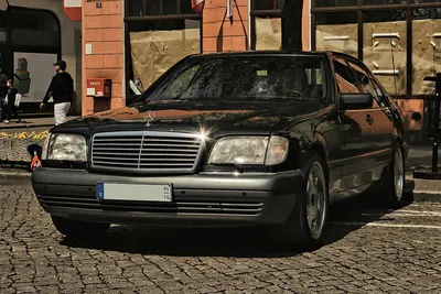 Kolumne Zeitsprünge | Mercedes-Benz W 140 – Riesenbaby im Frack