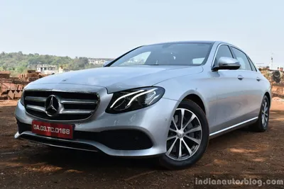 Файл:Mercedes-Benz E 220 CDI BlueEFFICIENCY Elegance (W 212) — вид сзади, 23 сентября 2012 г., Дюссельдорф.jpg — Wikimedia Commons