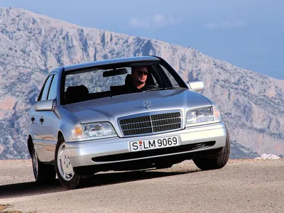 Mercedes-Benz C-Class 1993, 1994, 1995, 1996, 1997, седан, 1 поколение,  W202 технические характеристики и комплектации