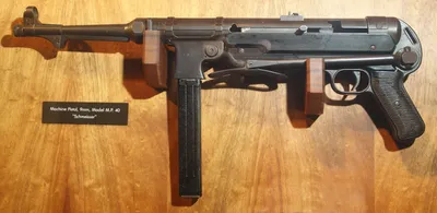 MP40 Maschinenpistole Wehrmacht Deko Modell Filmwaffe antik finish mit  Tragegurt | Lomax Militaria