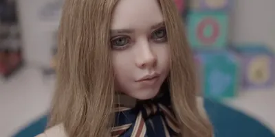 В новом клипе \"М3ГАН\" кукла-убийца бросает вызов старомодным методам  воспитания детей