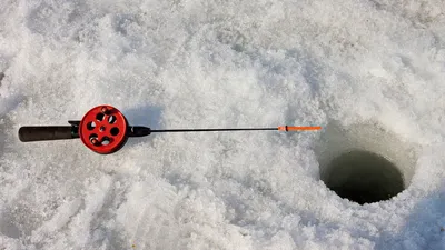 Рыбаки проваливаются под лед, их спасают и просят быть осторожными -  11.12.2021, Sputnik Беларусь