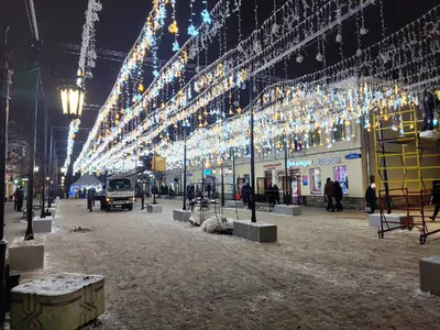 В Калуге улицу Театральную украшают свисающими гирляндами - Праздники -  Новости - Калужский перекресток Калуга