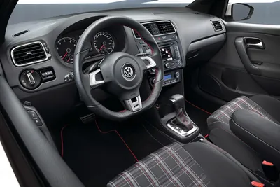 Интерьер салона Volkswagen Polo GTI (2010-2014). Фото салона Volkswagen Polo  GTI