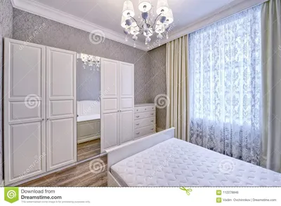 Спальня дизайна интерьера красивая в роскошном доме Стоковое Фото -  изображение насчитывающей яркое, классицистическо: 112278846