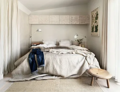 Интерьер небольшой спальни в частном доме - 69 фото