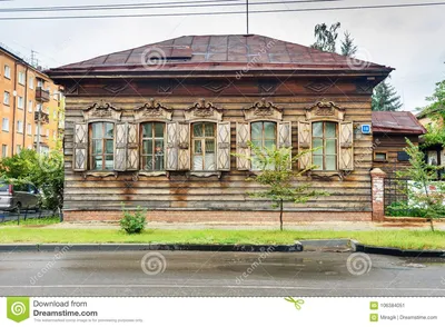 Старые деревянные дома на улице Irkutsk Россия Редакционное Фото -  изображение насчитывающей русско, украшение: 106384051