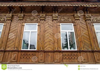 Фасад старого деревянного дома после восстановления Стоковое Фото -  изображение насчитывающей ð·oð, ðµñ‚ð°ð»ñœ: 62071554