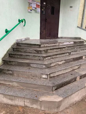 Фотофакт: ступеньки у подъезда дома по ул. Днепровской отремонтировали  раньше, чем обещали | Газета ЕДИНСТВО