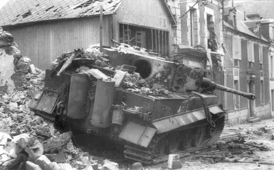 Уничтоженный танк «Тигр» в Вилле-Бокаж, Нормандия [1] — военное фото