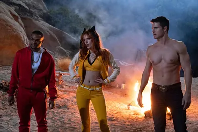 Белла Торн (Bella Thorne) отдыхает на острове Сардиния (25.08.2019)