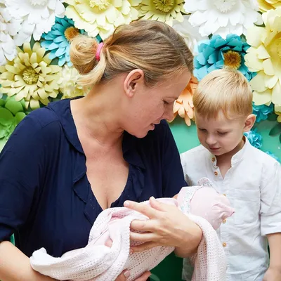 Александра Ребенок познакомила сына с новорожденной дочерью: умилительные  фото