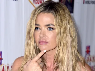 Обои Девушка, Взгляд, Блондинка, Улыбка, Girl, Волосы, Denise Richards,  Актриса, Smile, Beauty, Blonde, Красивая, Actress, Hair, Look, Дениз Ричардс  картинки на рабочий стол, раздел девушки - скачать